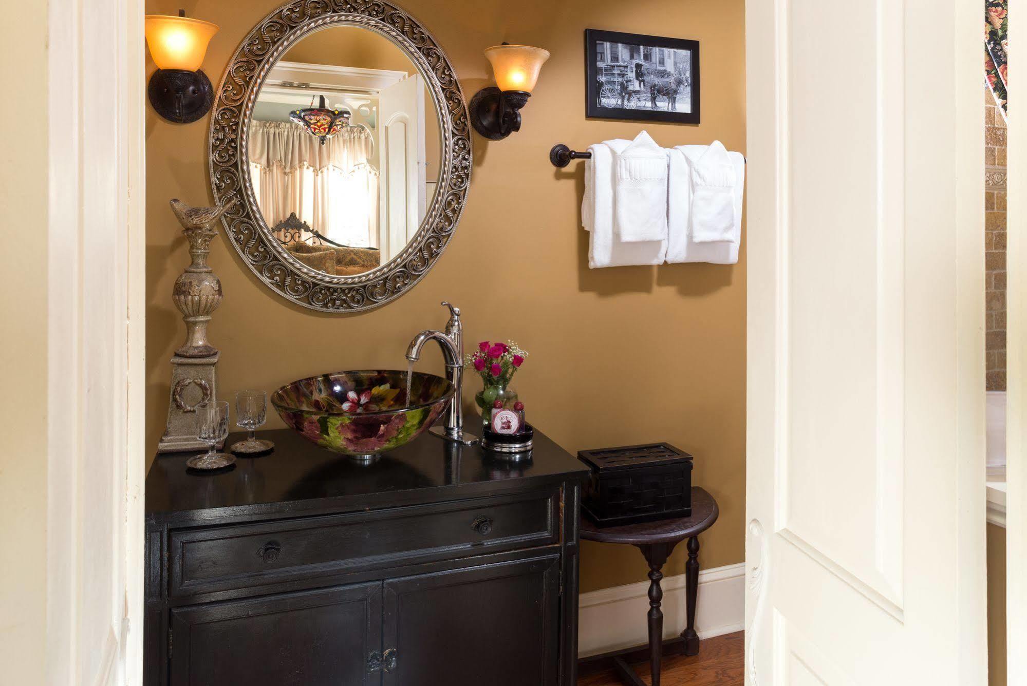 The Aerie Bed and Breakfast New Bern Buitenkant foto
